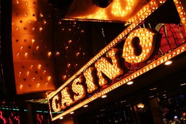 Live roulette table with dealer and real-time chat