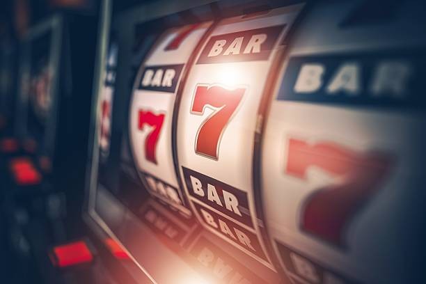 Live baccarat dealer at a Lightning Baccarat table on growdice